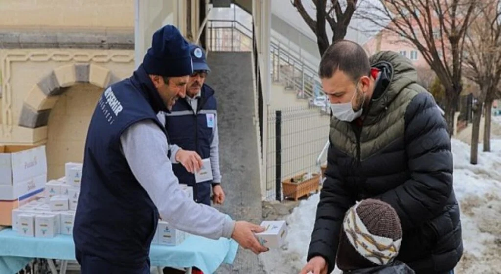 Nevşehir Belediyesi’nden Vatandaşlara Kandil Simidi İkramı