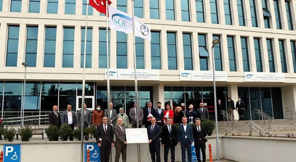 Samsun’da ‘erişilebilir’ 11 binaya belge ve flaması teslim edildi