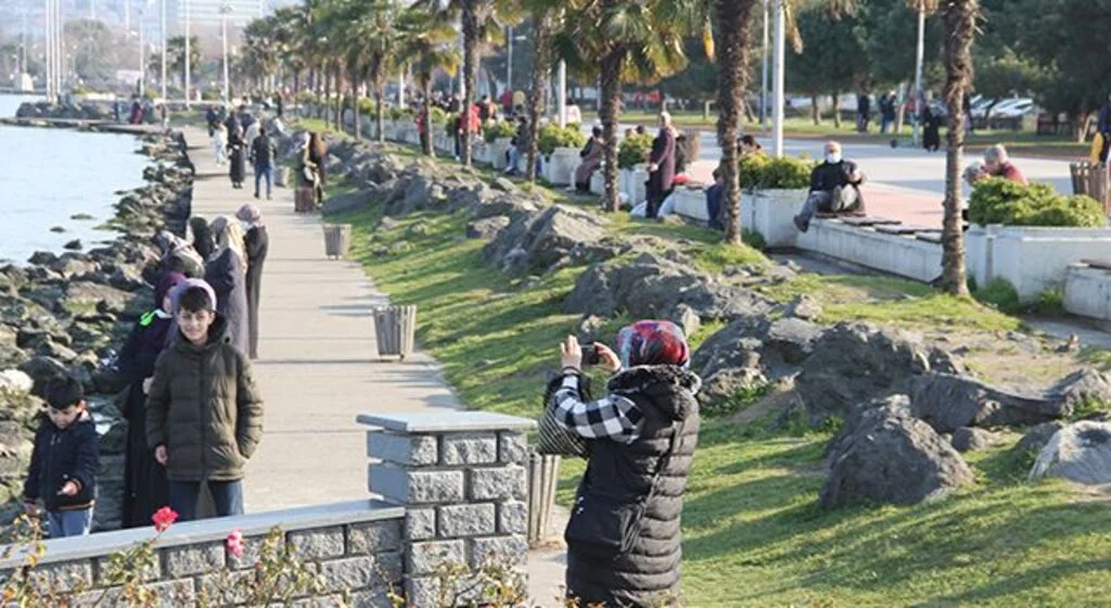 Samsun'da Güneşi fırsat bilen sahile akın etti