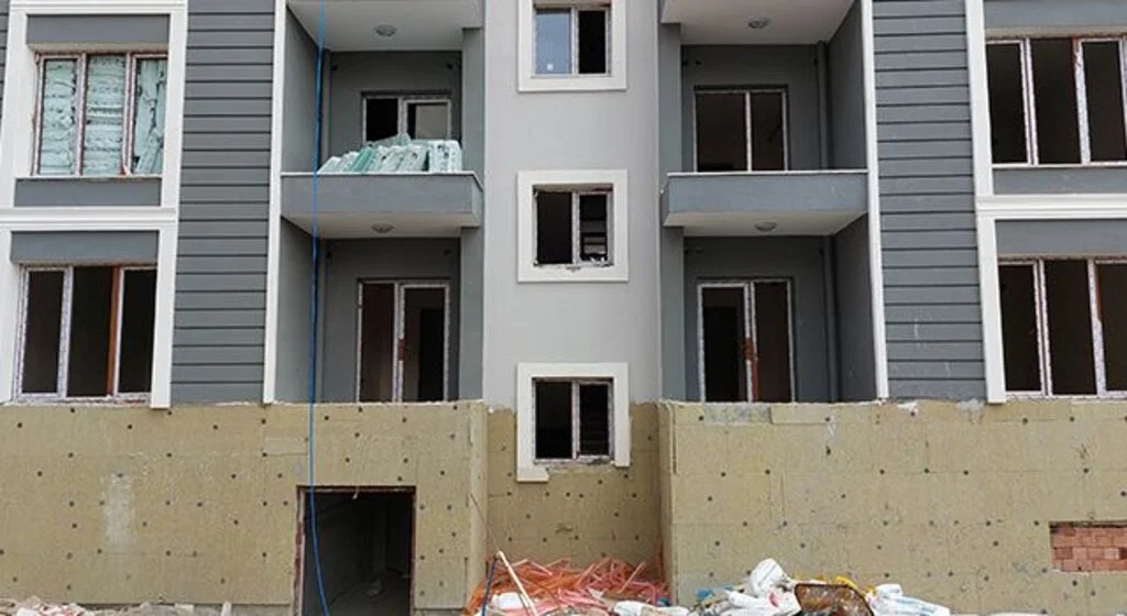 Samsun'da Pencereden balkona geçmek isteyen mermer ustası birinci kattan düştü