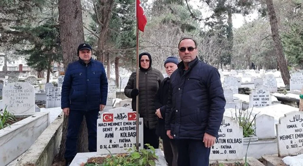 Şehit asteğmen kabri başında dualarla anıldı