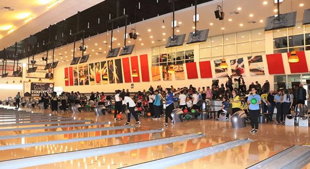 Türkiye'nin en büyük bowling salonunda şampiyona heyecanı