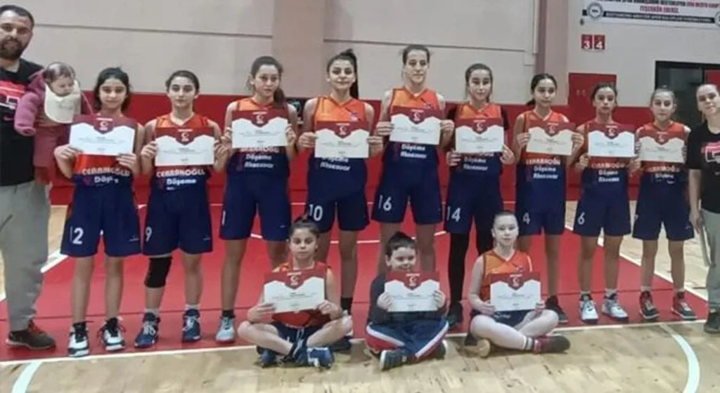 Uğur Birinci'nin Şampiyon Kızları