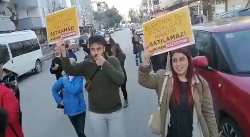 Vatandaş faturaları yaktı 