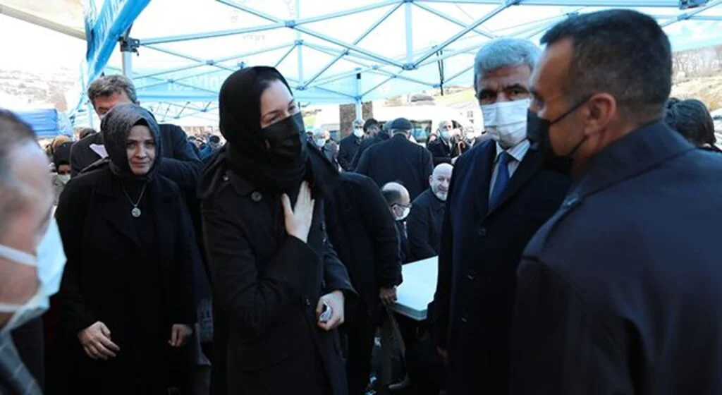 AK Parti Genel Başkan Yardımcısı Çiğdem Karaslan annesi için mevlit düzenledi 