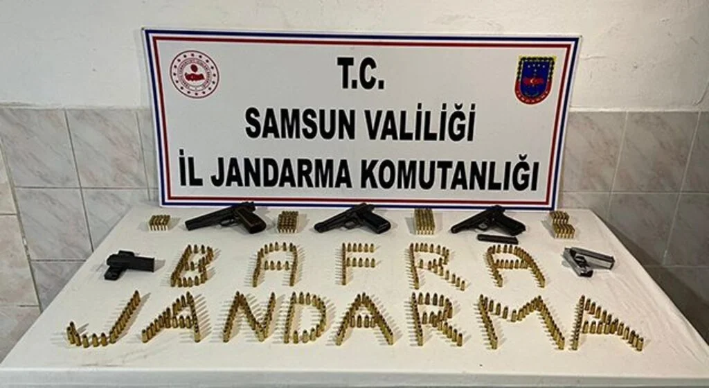 Bafra'da ruhsatsız silah ve mermi ele geçirildi