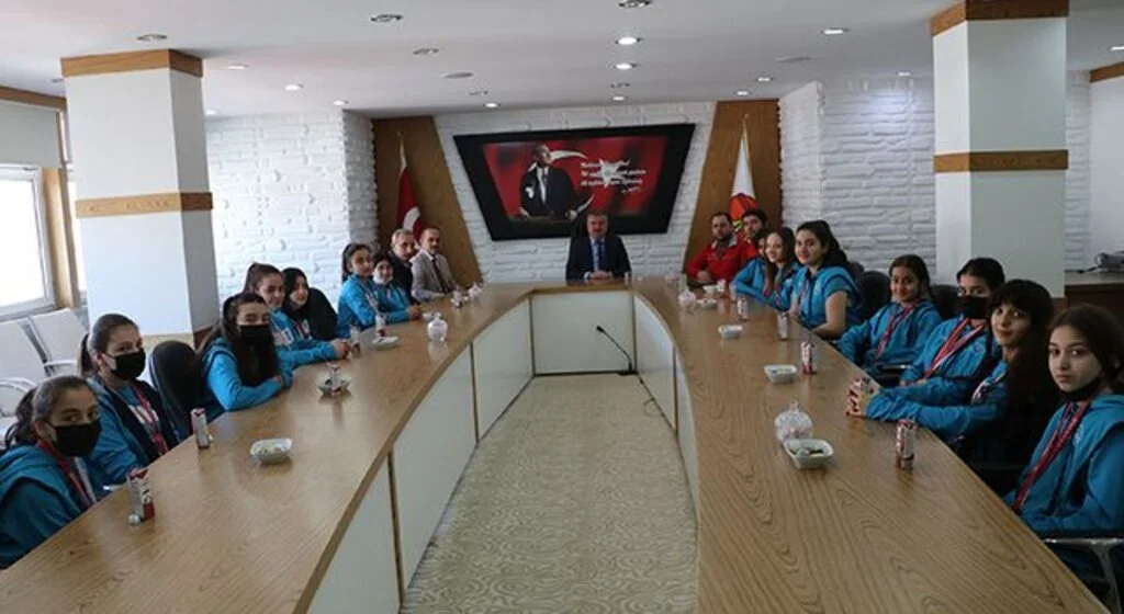 Başkan Özdemir: “Her zaman öğrencilerimizin yanındayız”