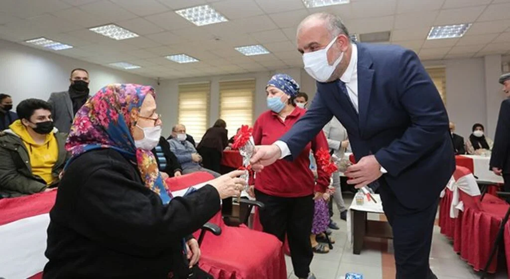 Başkan Sandıkçı: “Yaşlılara saygı bir gün değil, bir ömür olmalı”