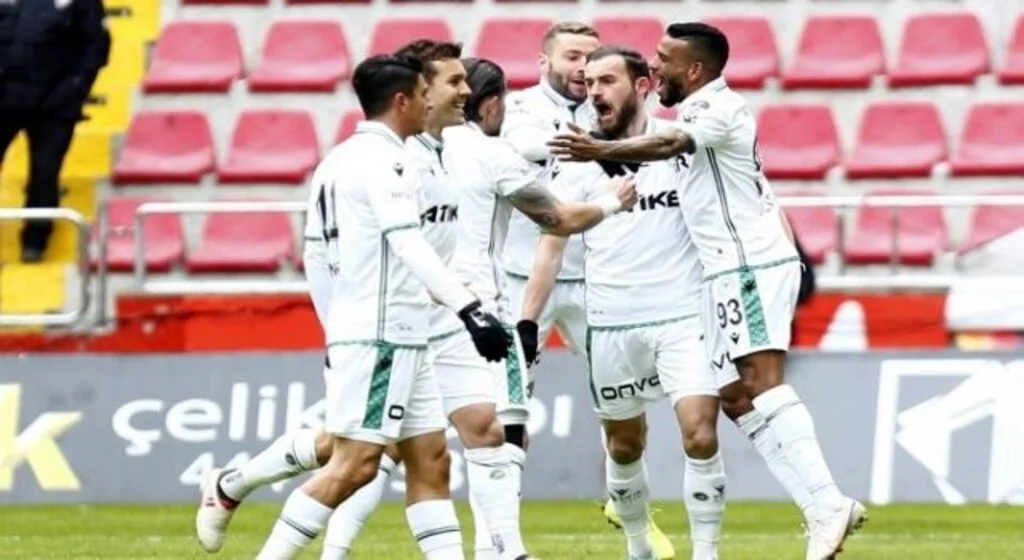 Birlikte top getirdi