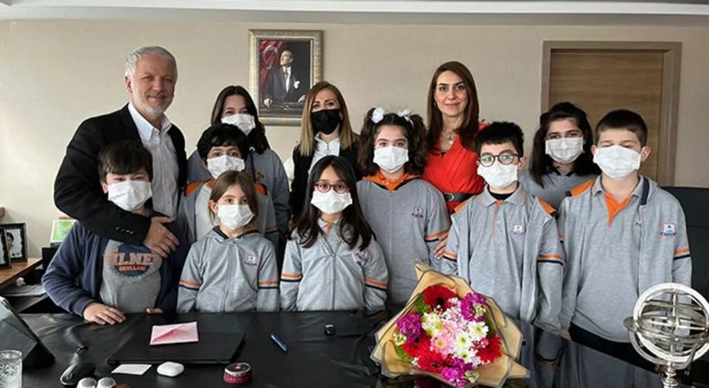 Çocuklardan doktorlarına anlamlı hediye