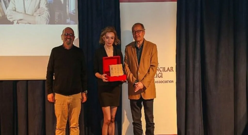 Düşünce ve İfade Özgürlüğü ödülü Yazar Gülşen İşeri’ye verildi