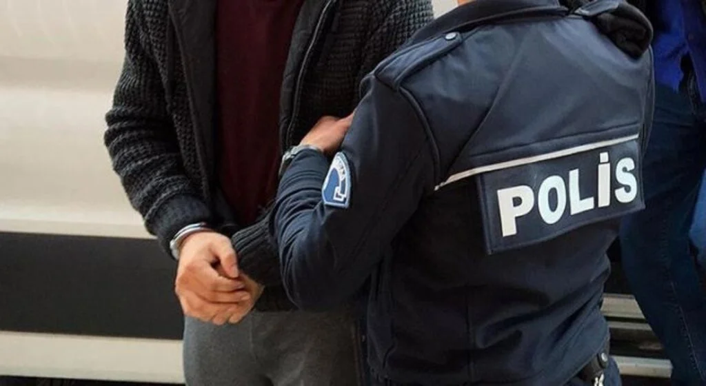 Evin bahçesinden hurda malzeme çalan şahıs gözaltına alındı