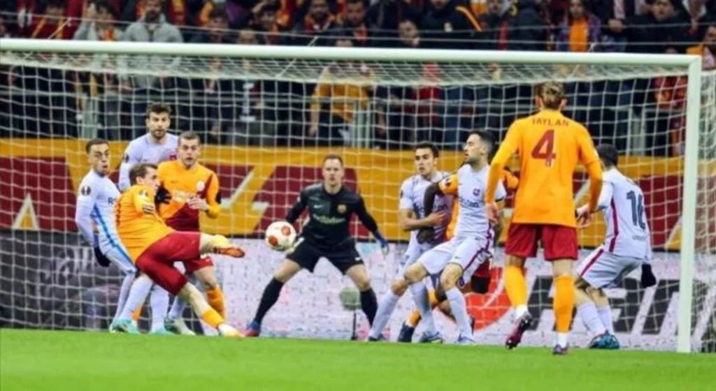 Galatasaray, Avrupa Ligi son 16 turunda Barcelona'ya elenerek Avrupa rekoru kırdı