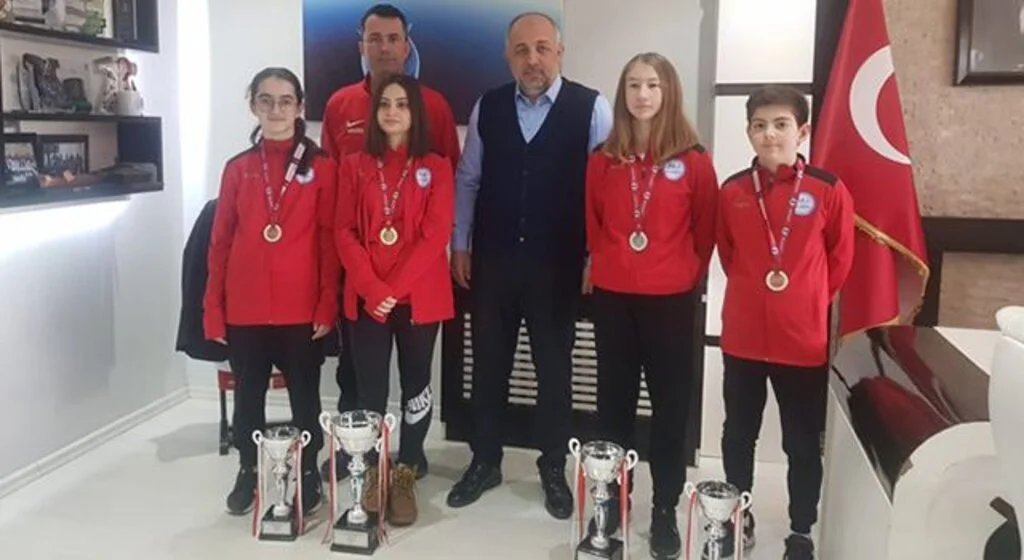 Gençlik ve Spor İl Müdürü İsmail Hakkı Küasapoğlu Cimnastikçileri Ağırladı