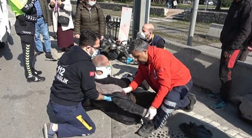 Hafif ticari araç elektrikli bisiklete çarptı: 1 yaralı