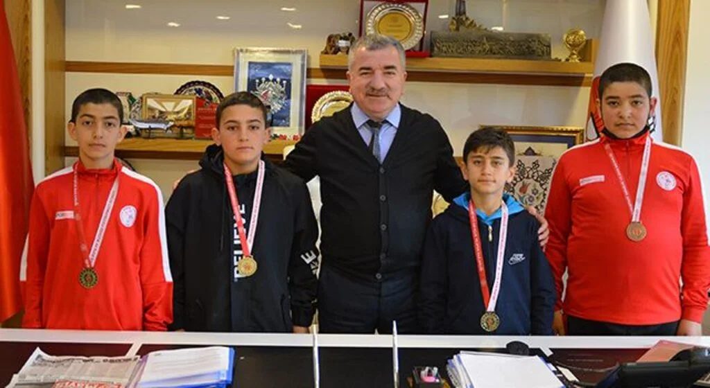 Havza Belediye Başkanı Sebahattin Özdemir Güreşçileri Ağırladı