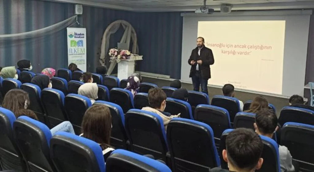 İLKEM'li öğrencilere 'sınav sürecini yönetimi' konulu seminer