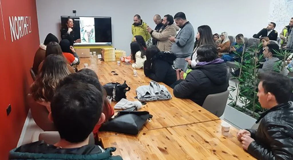 Kadınlara 8 Mart hediyesi havacılık tanıtımı