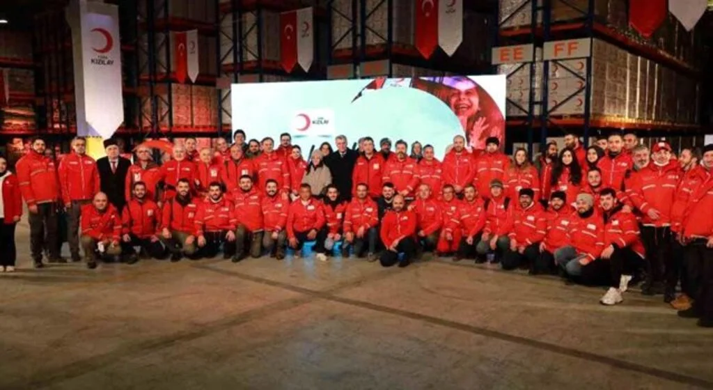 Kızılay'a 6 saatte 104 milyon liralık rekor bağış