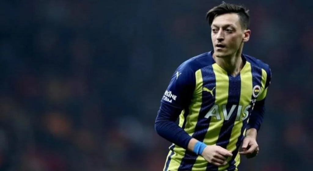 Mesut Özil, İsmail Kartal'a küfretti ve hakaret etti