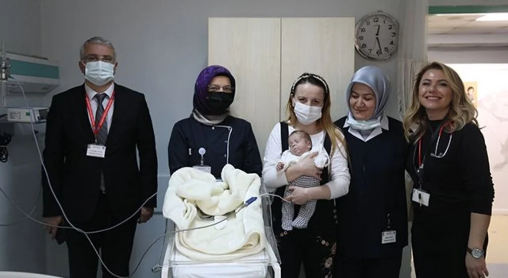Minik şampiyon hayata tutundu