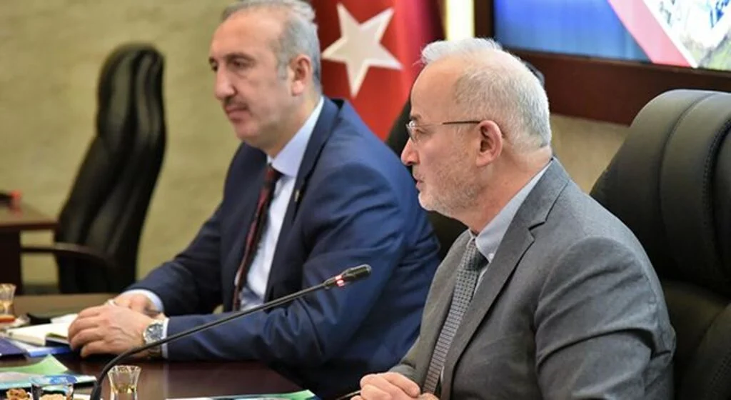 Modern laboratuvar için kolları sıvandı  
