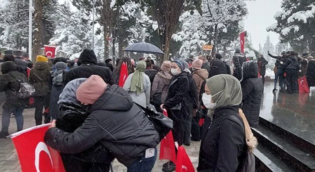 Öğrencilerden şehit annesine yakın ilgi