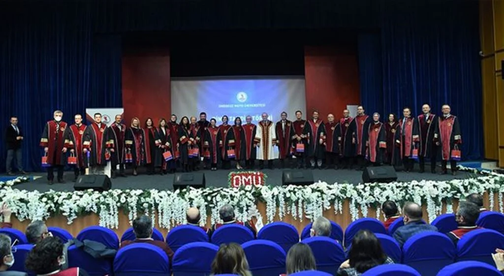 OMÜ’de 107 profesör ve 61 doçent biniş giydi
