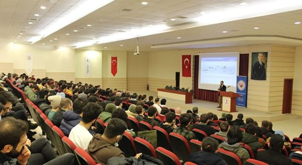 OMÜ’lü öğrencilere muharip yapay zeka anlatıldı