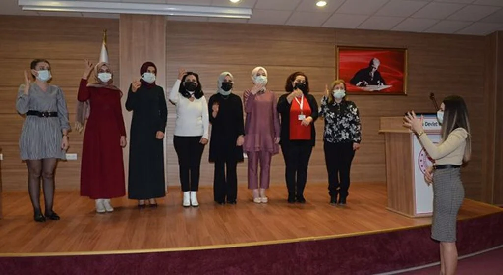 Sağlık çalışanları işaret dili öğrendi