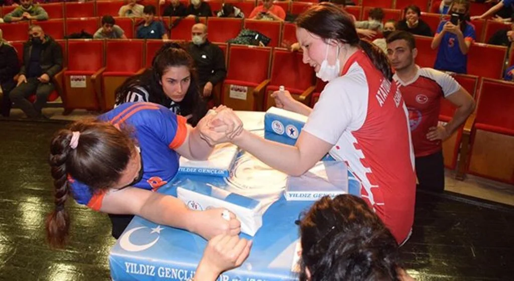 Samsun'da Bilek Güreşinde Heyecanı Sona Erdi