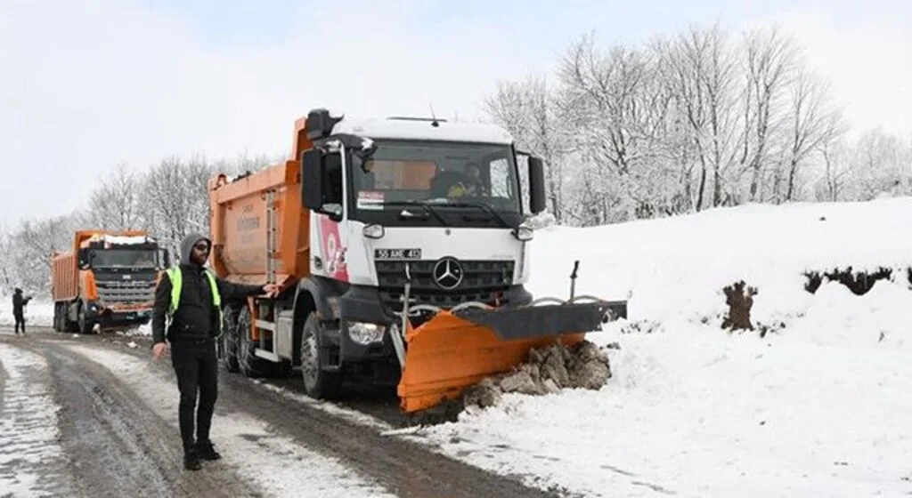Samsun’da karla kapanan binlerce kilometre yol açıldı