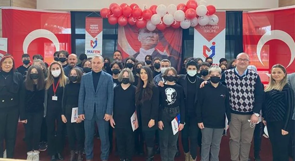 Samsun’da sağlık çalışanları öğrencilerle birlikte Çanakkale Zaferi’ni kutladı