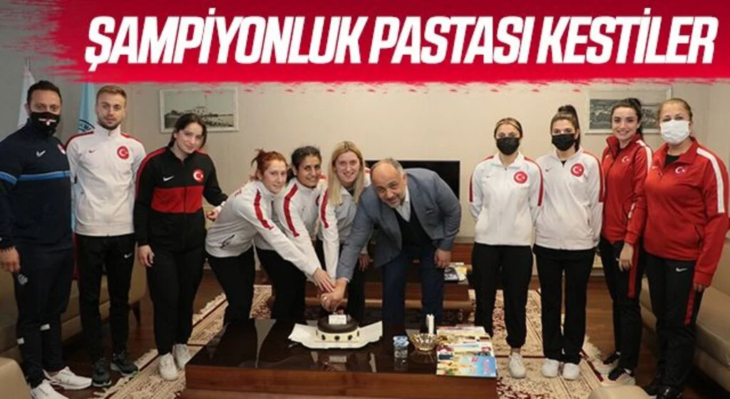Samsun'da Şampiyonluk Pastası Kestiler!