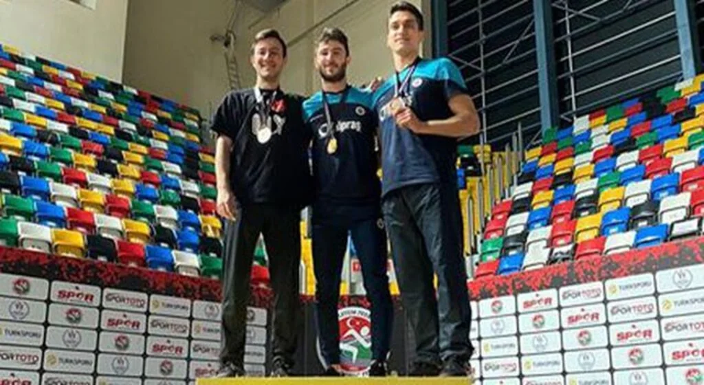 Samsunlu sporcu Furkan Aktaş Pistlerin Tozunu Attırdı