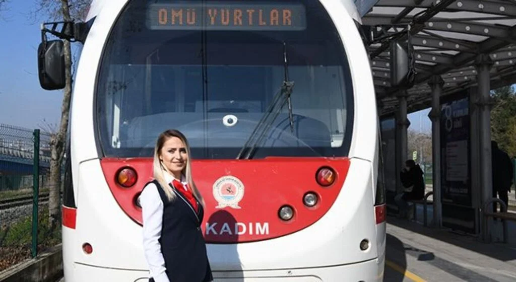 Tramvaylar kadın vatmanlara emanet: Her gün 10 binlerce yolcu taşıyorlar