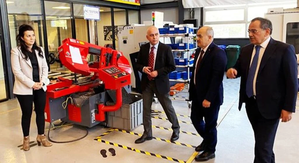 Vali ve başkan 'Model Fabrika'yı inceledi