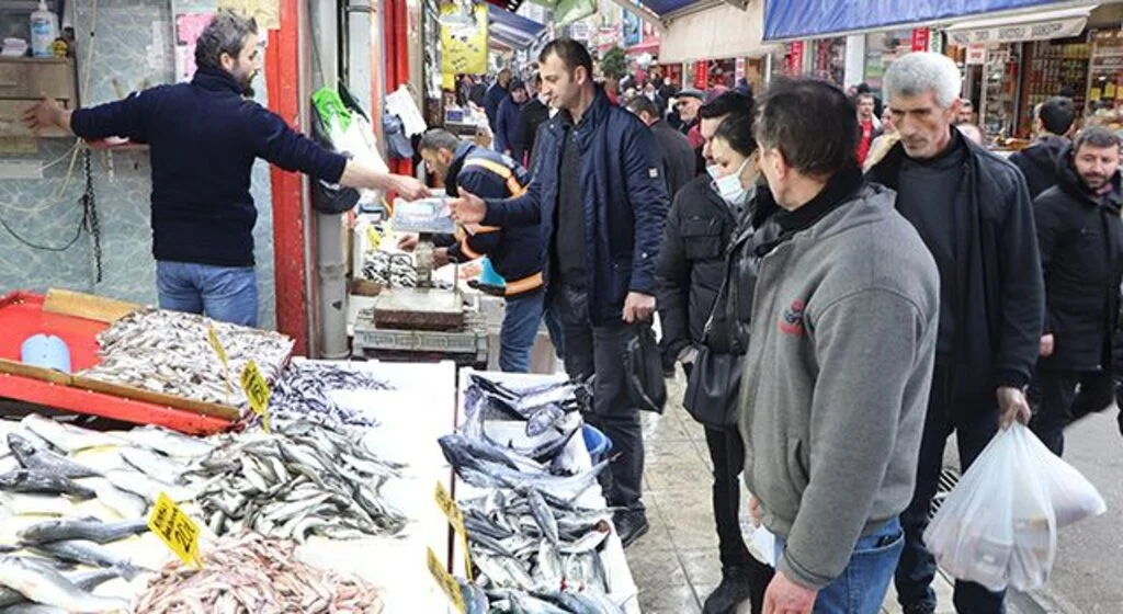 Vatandaşın gözdesi hamsi ve istavrit 