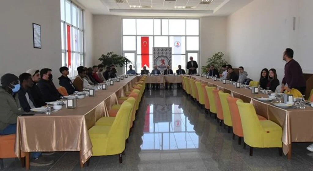 'Yabancı öğrencileri kültür elçisi görüyoruz'