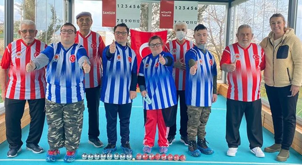 Yaşlılar ve down sendromlu çocukların bocce mücadelesi