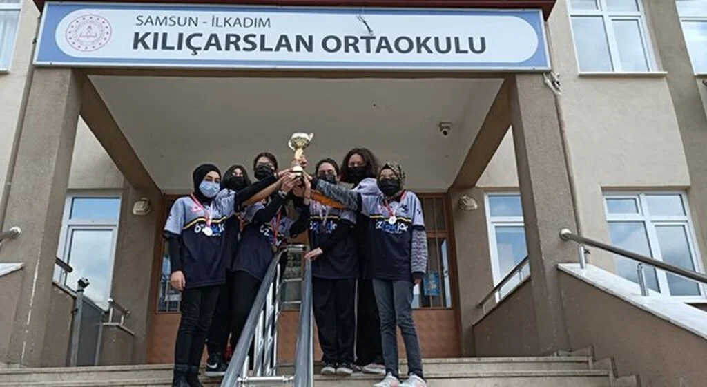 Yenilgisiz kız satranç takımı Türkiye Şampiyonası’na katılacak