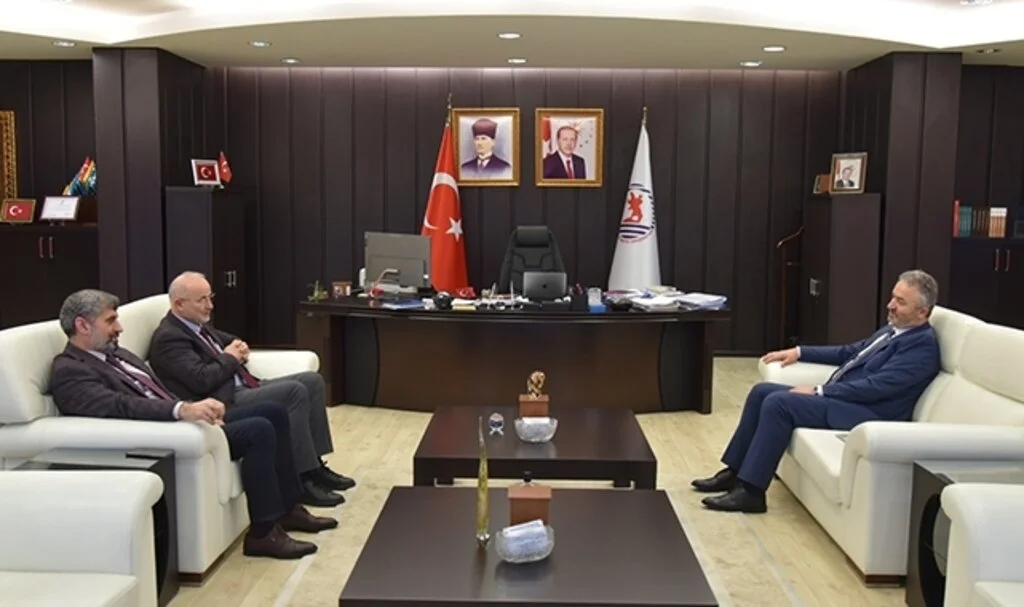19 Mayıs Belediye Başkanı Osman Topaloğlu'ndan  iş birliği ziyareti 