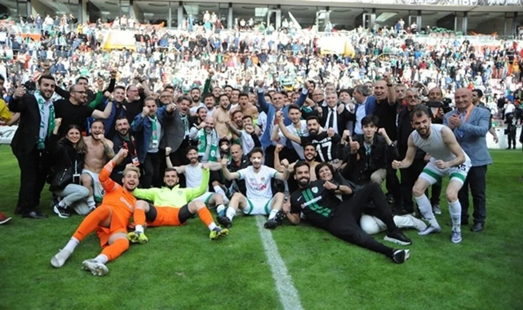 Amasyaspor 1968 FK Şampiyonluğu Kutladı