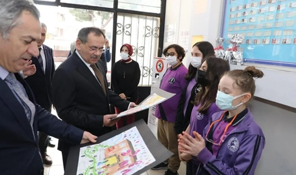 Başkan Demir sınava giren öğrencilere başarı diledi
