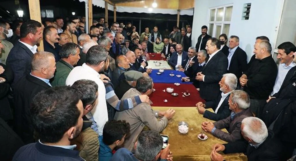Başkan Demir yatırımları inceledi, vatandaşlarla iftar yaptı