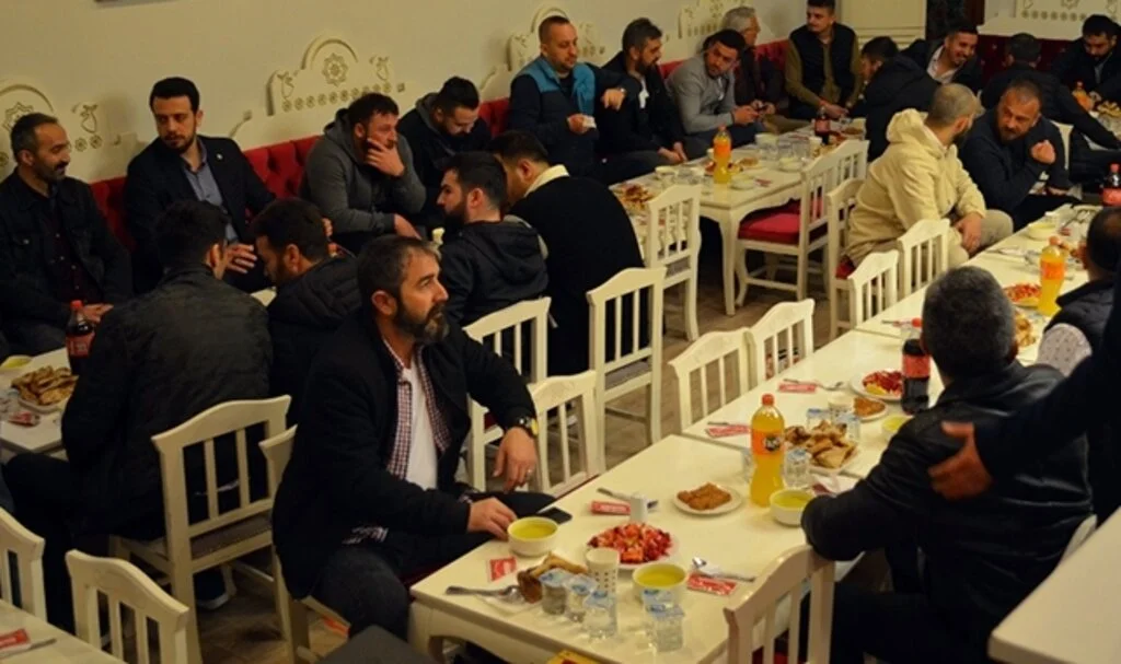Çelebi Tur ailesi iftarda buluştu