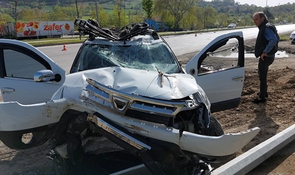 Cenazeden dönen muhtar ve eşi kazada hastanelik oldu