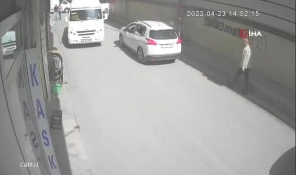 Elazığ’da ilginç kaza kameralara yansıdı