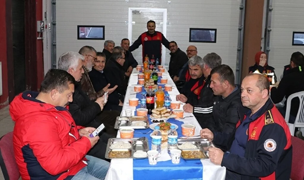 Havza’da itfaiye ve 112 çalışanların iftarda buluştu