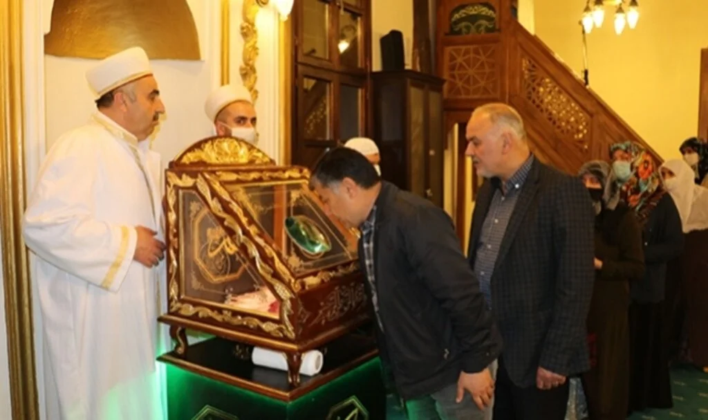 Havza'da Sakal-ı Şerif Kadir Gecesi'nde ziyarete açıldı